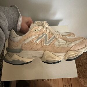 New Balance Women's Cream Sneakers